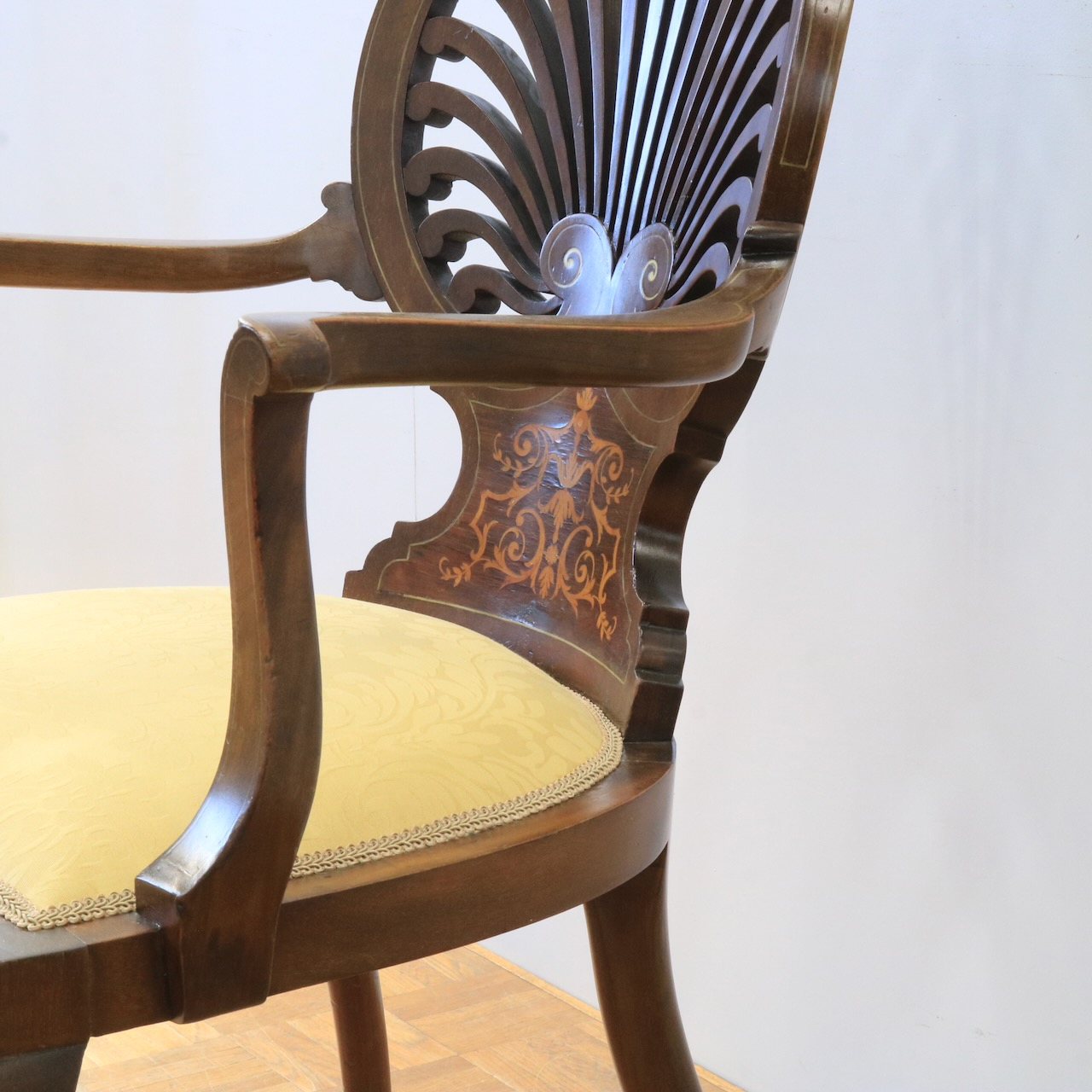 アームチェアー