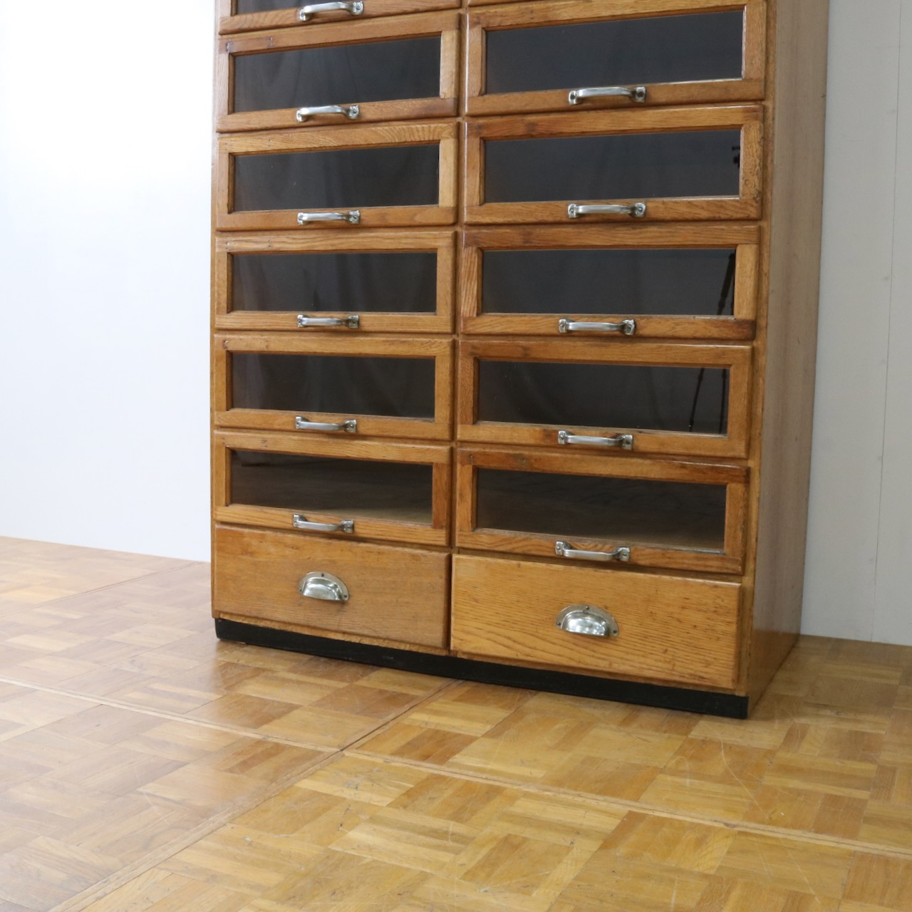 シャツキャビネット