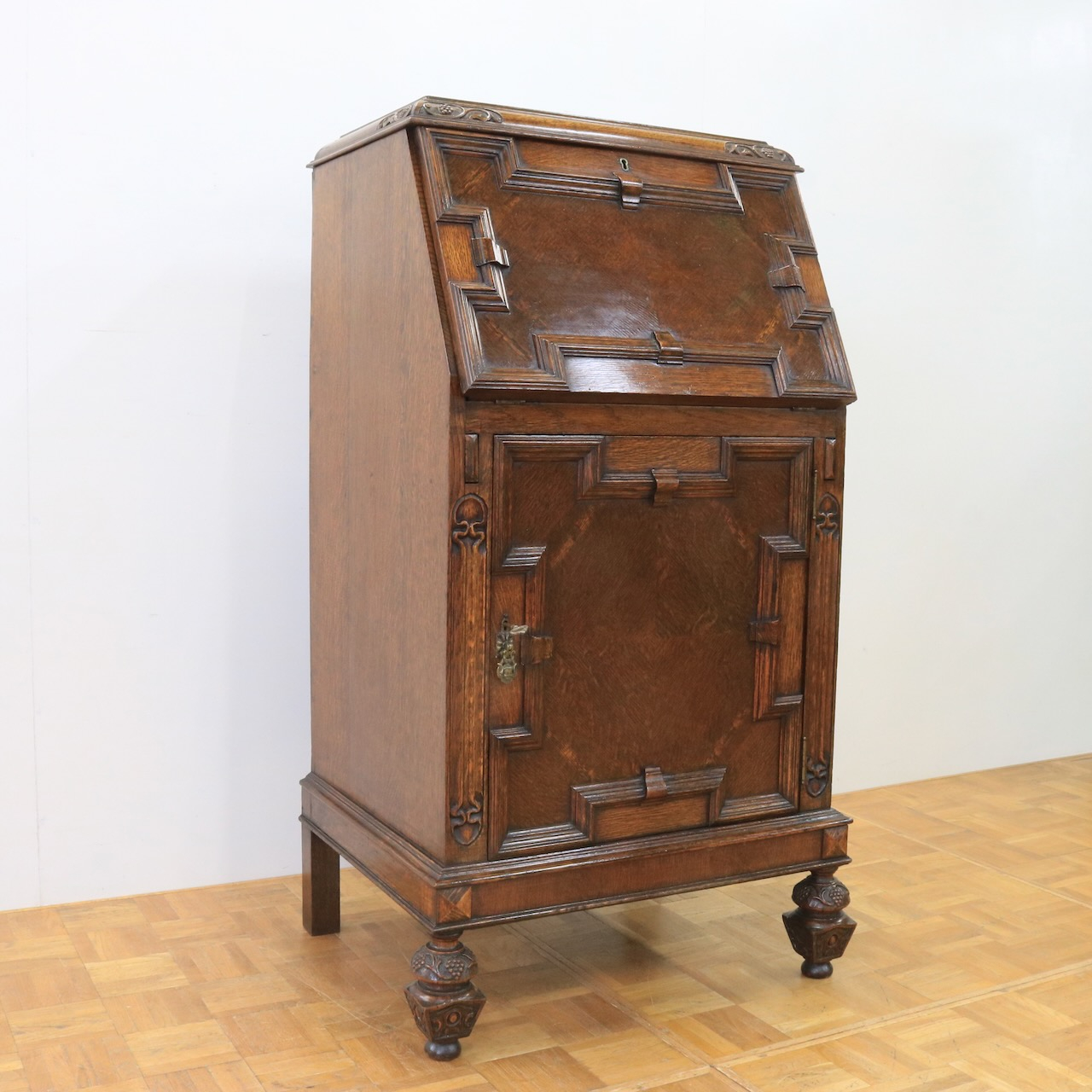 カクテルキャビネット