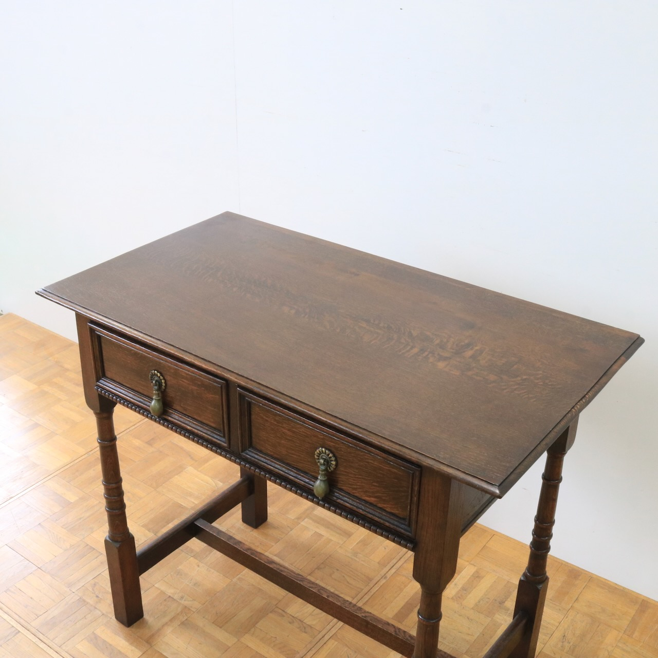 ライティングテーブル