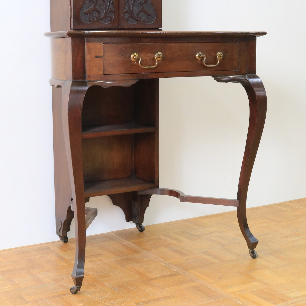 ドレッシングテーブル