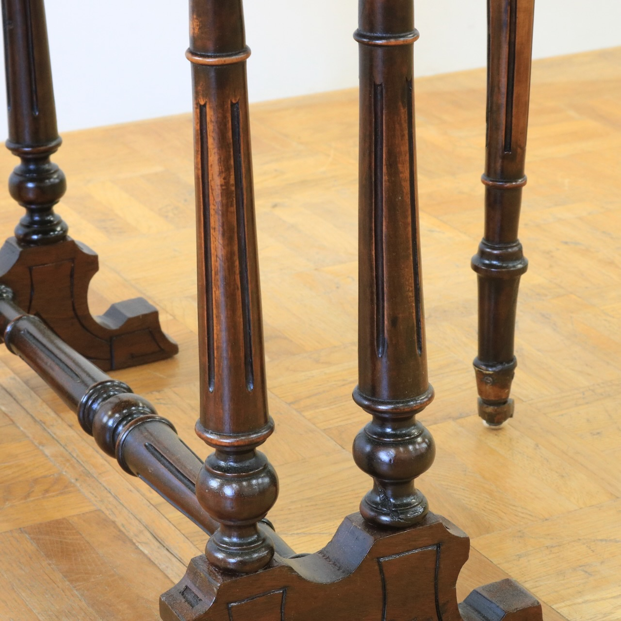 ドロップリーフテーブル