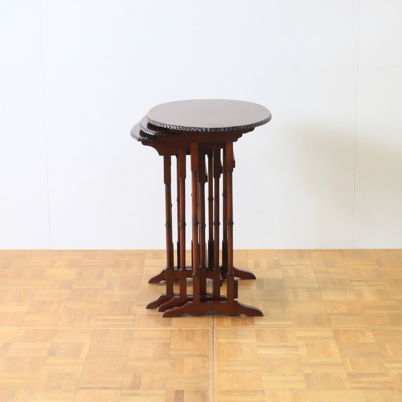 ネストテーブル