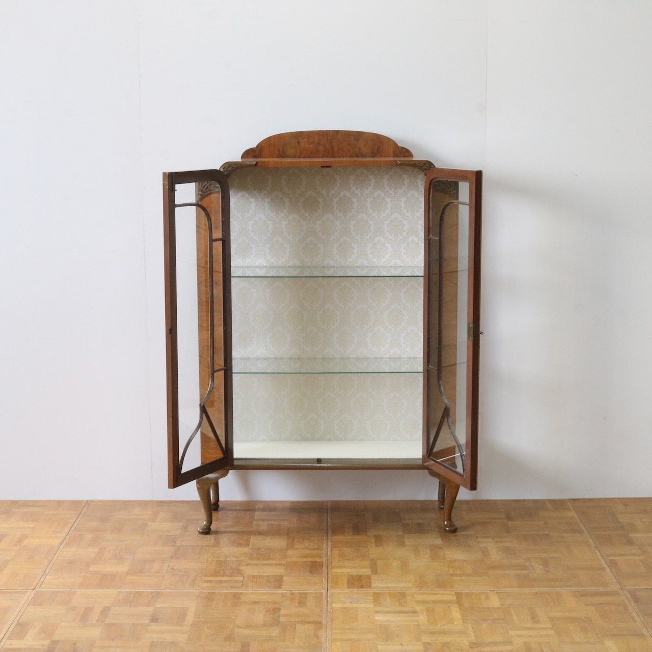 グラスキャビネット