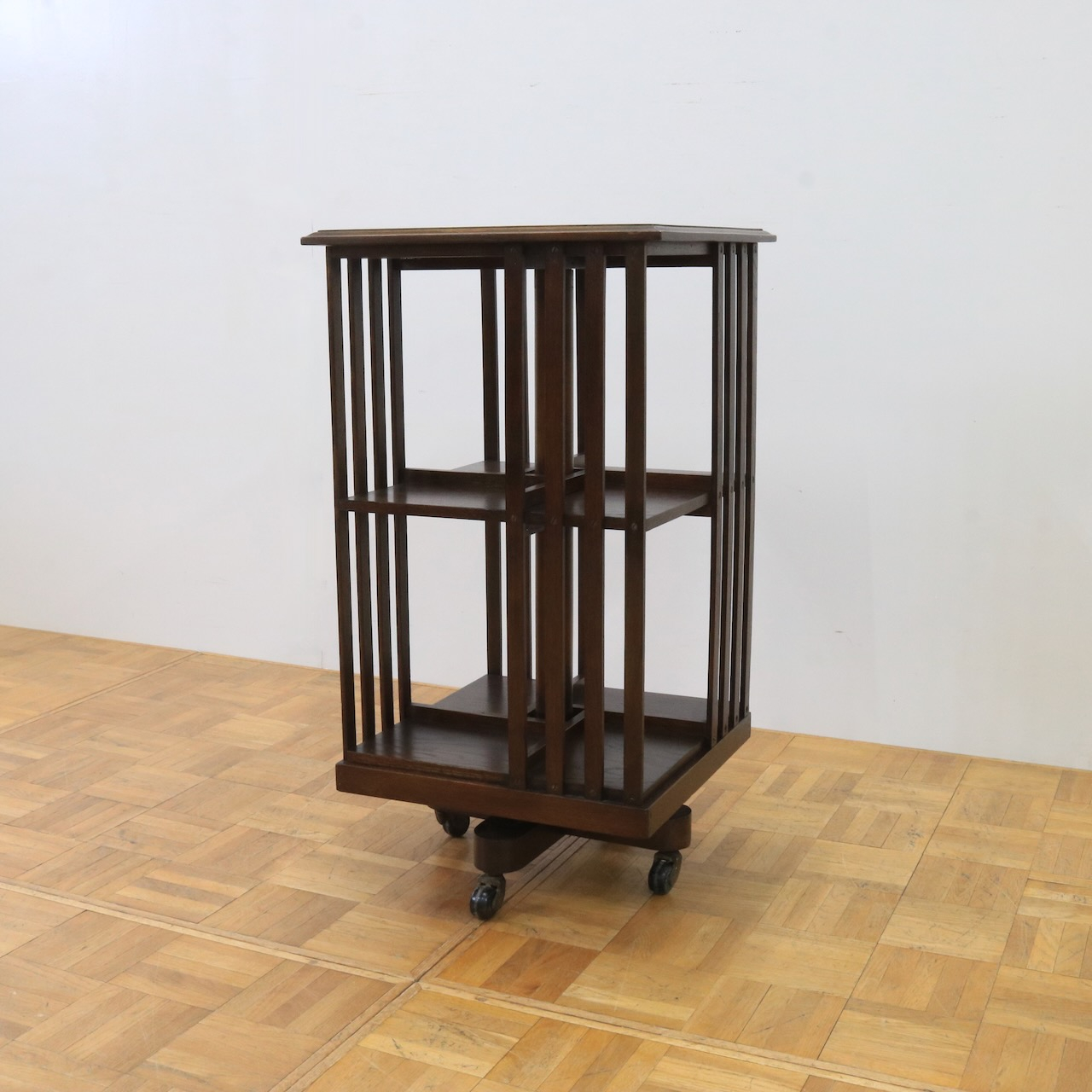 リボルビングブックケース