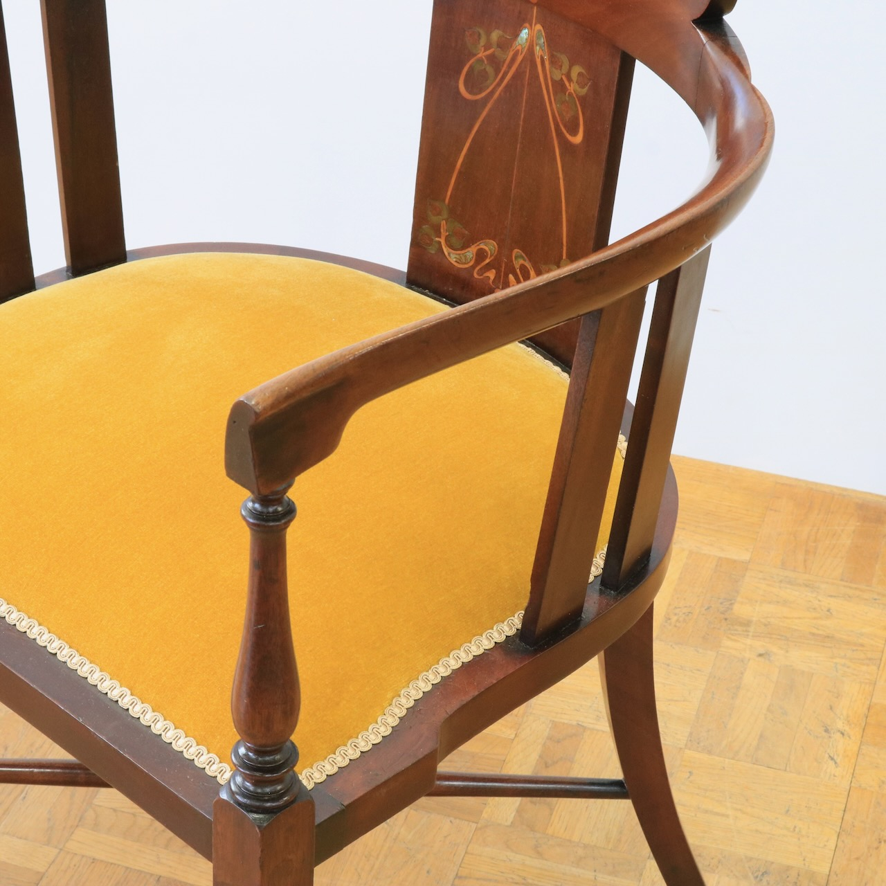 アームチェアー