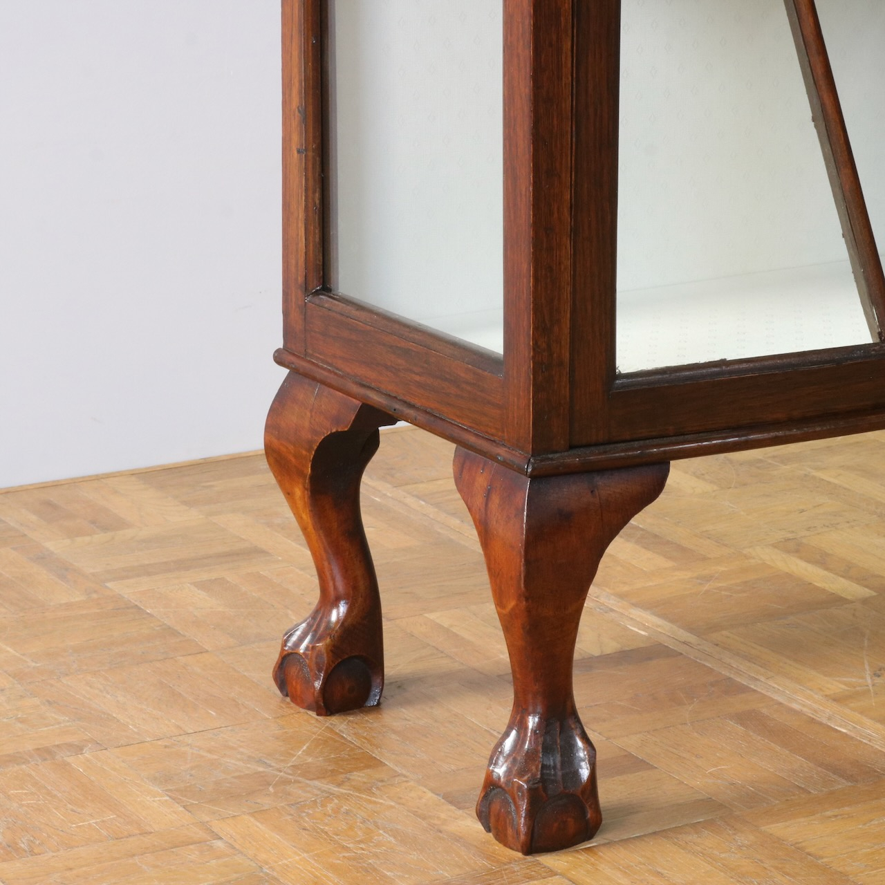 グラスキャビネット