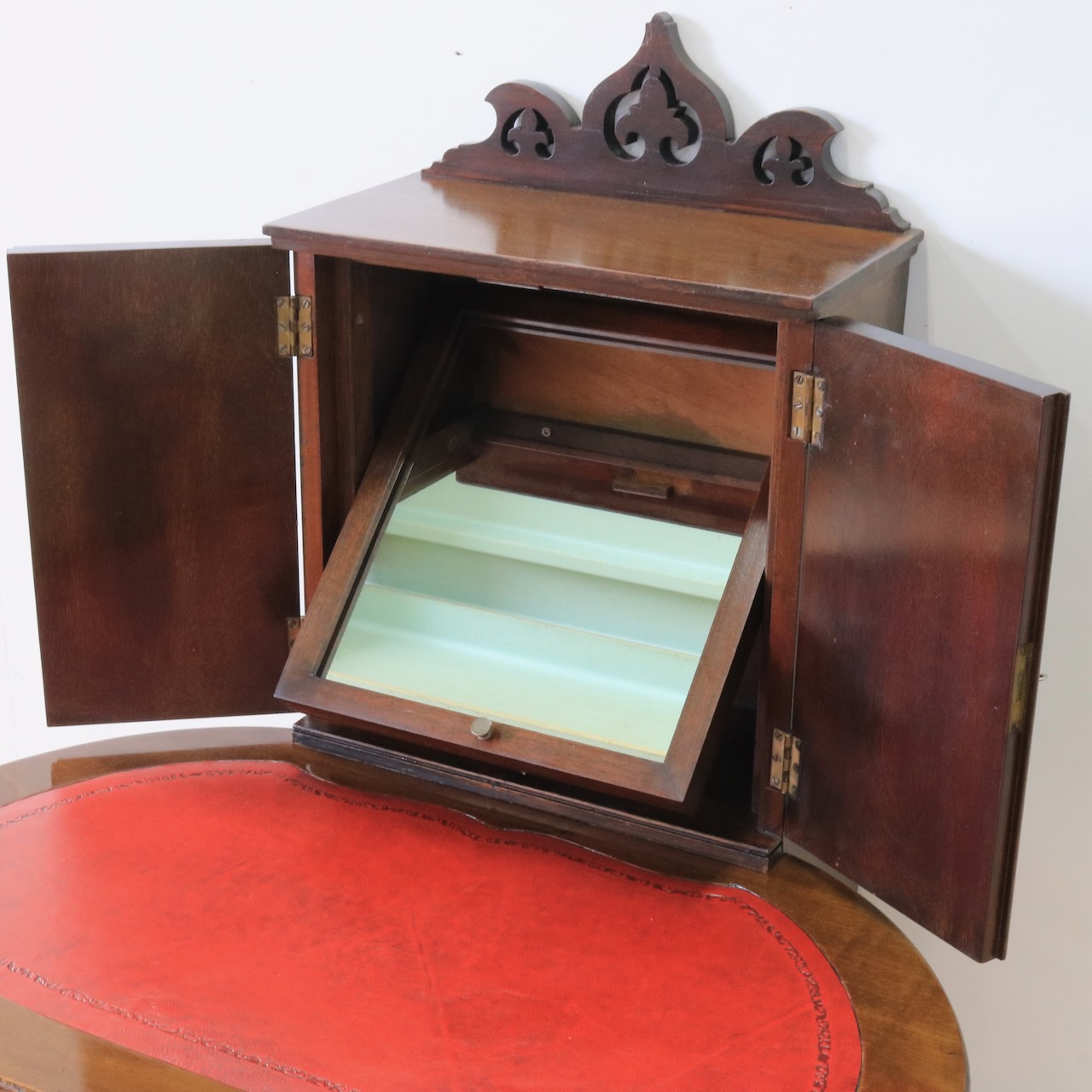 ドレッシングテーブル