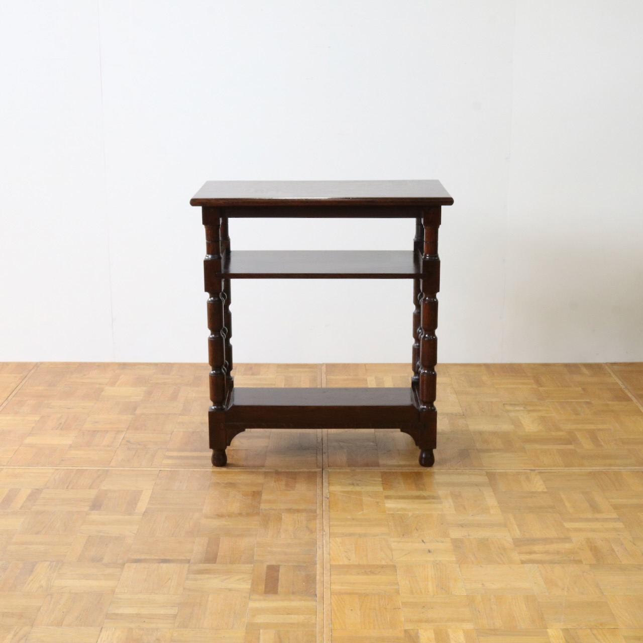 サイドテーブル