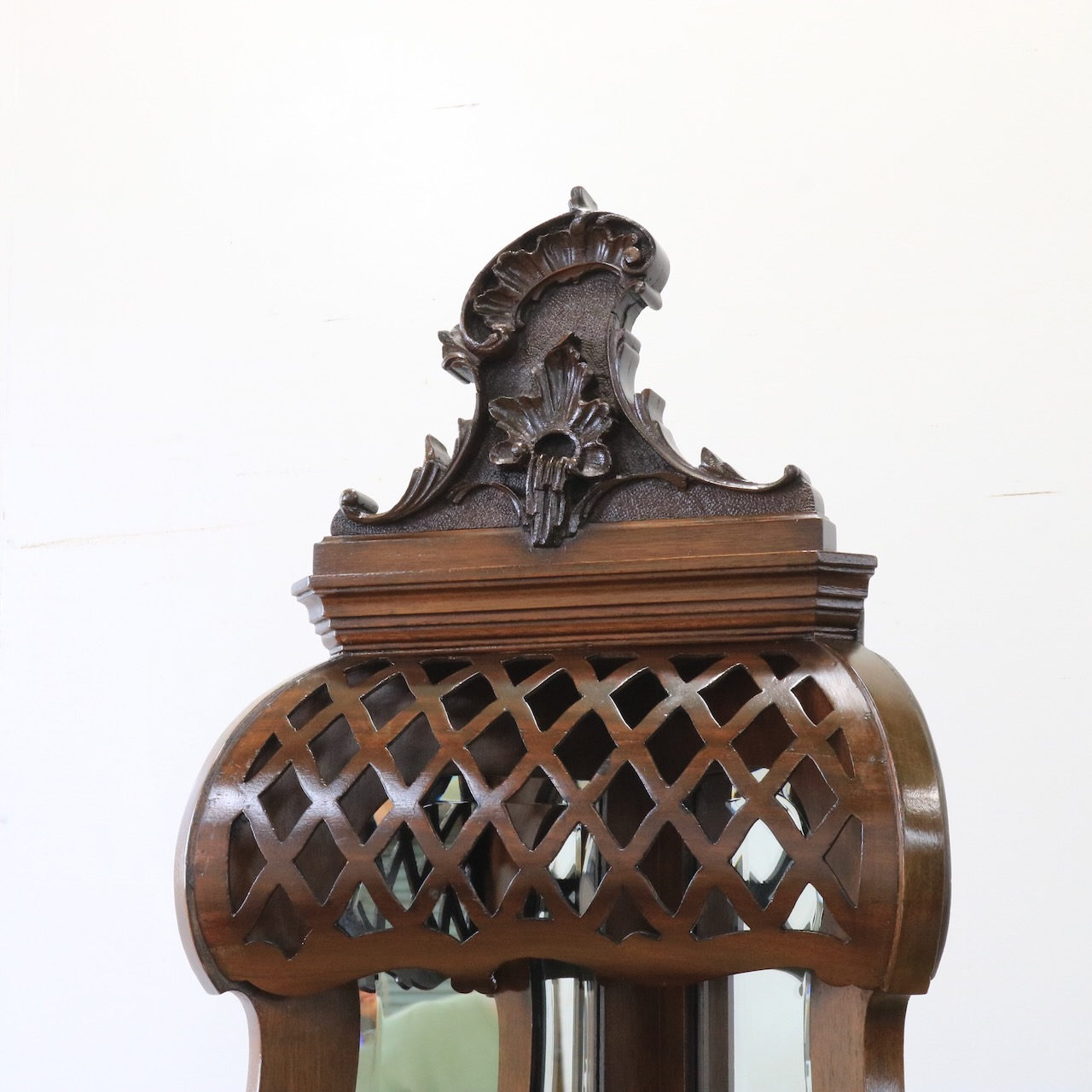 コーナーキャビネット