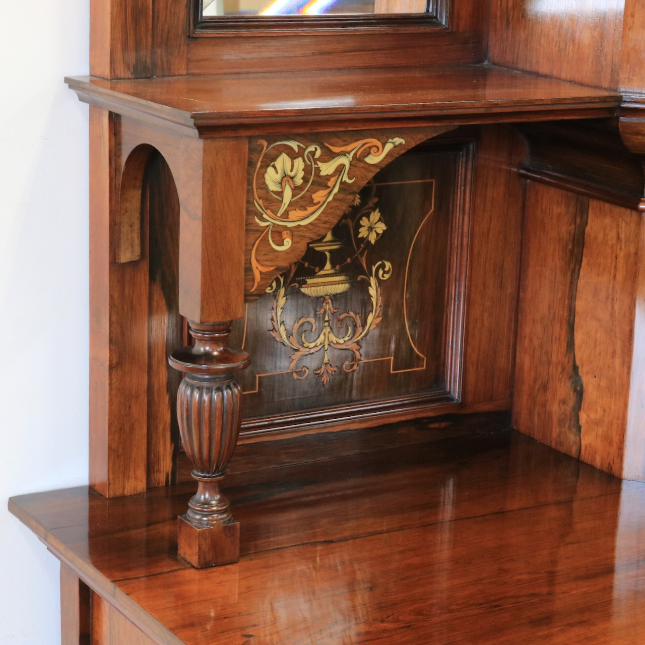 ミラーバックサイドボード