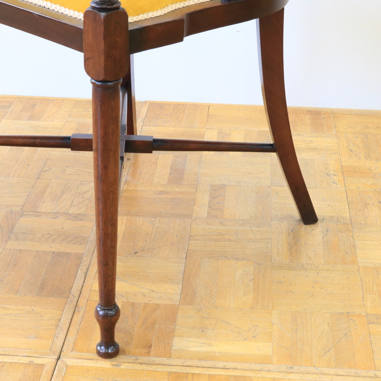 アームチェアー