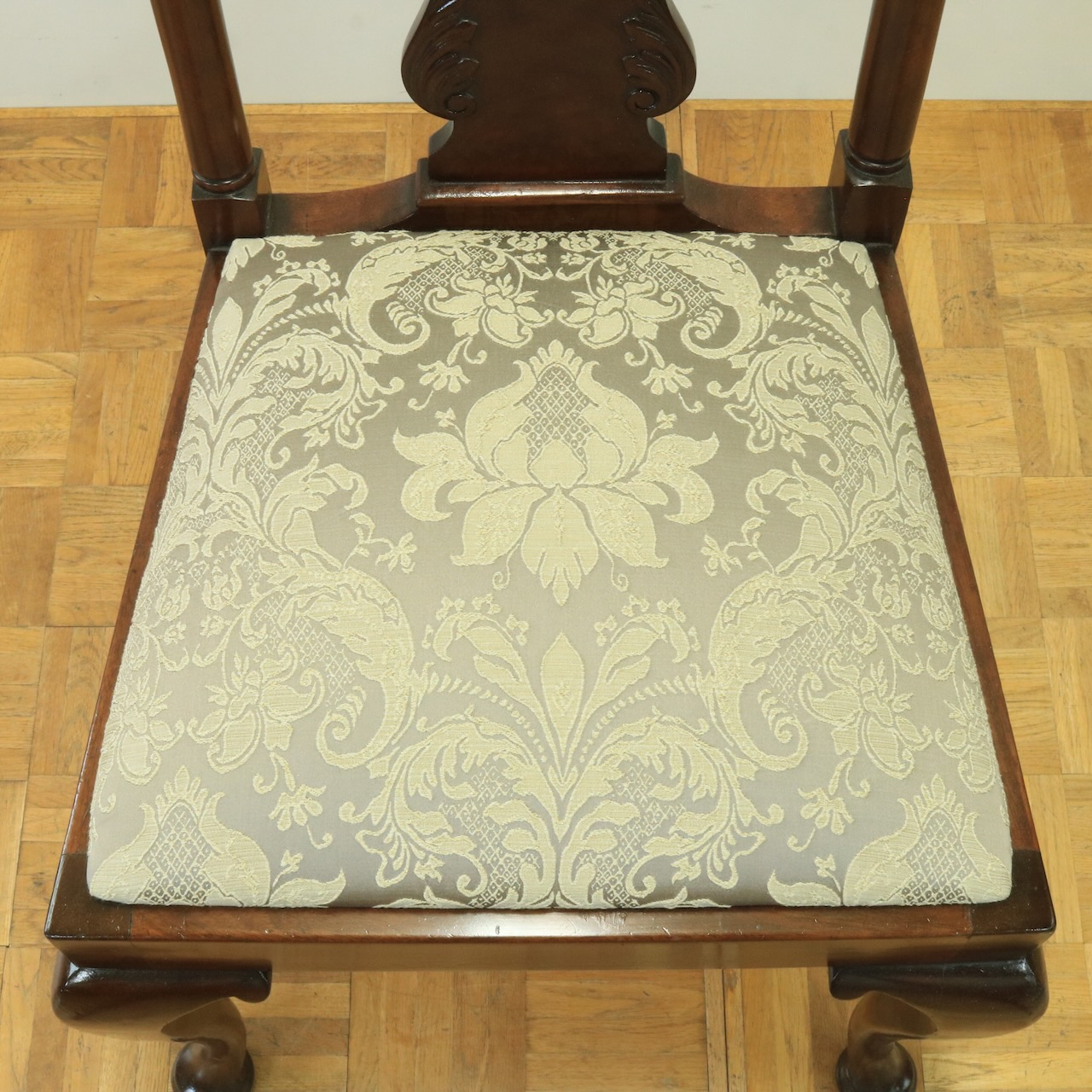 クイーンアンチェアー