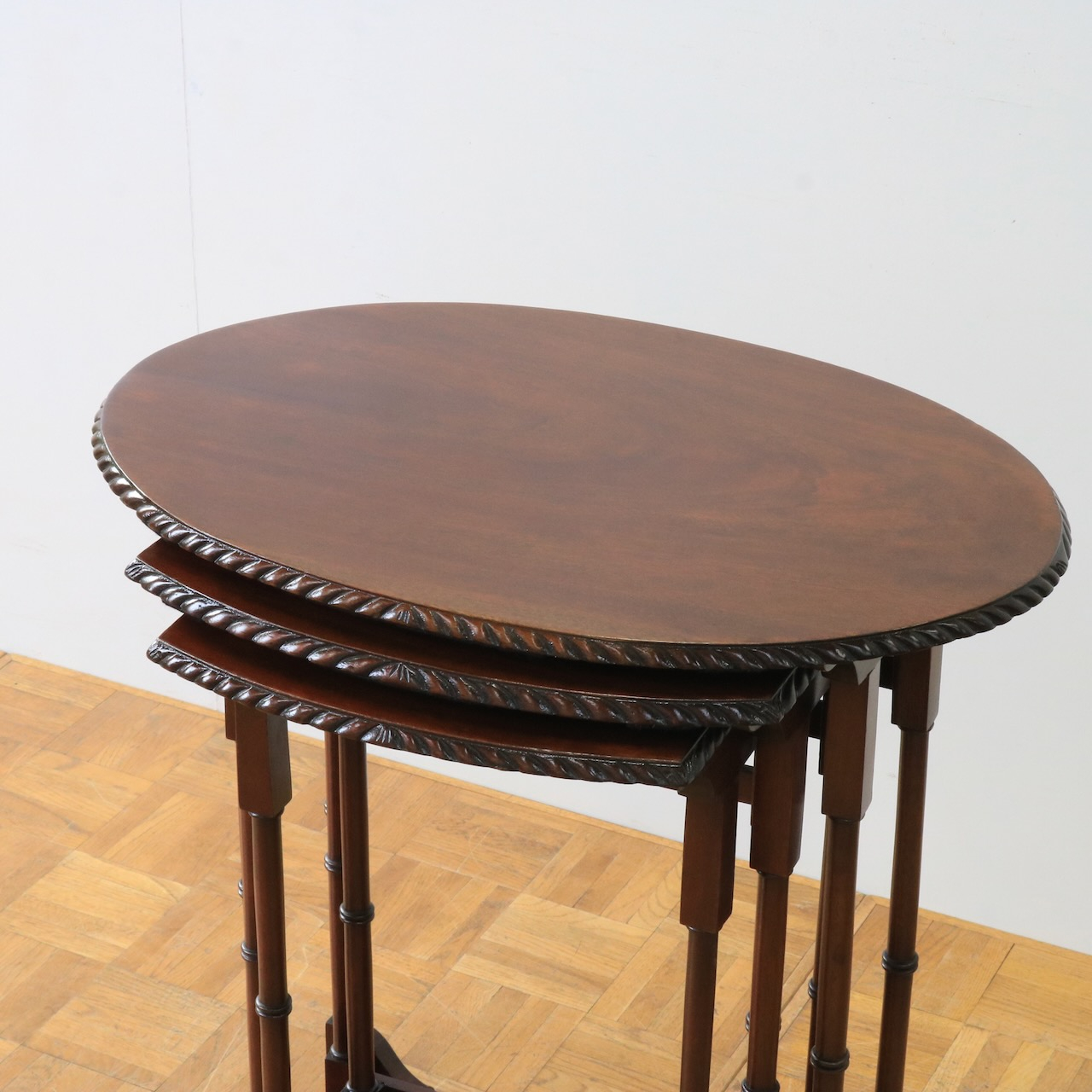 ネストテーブル