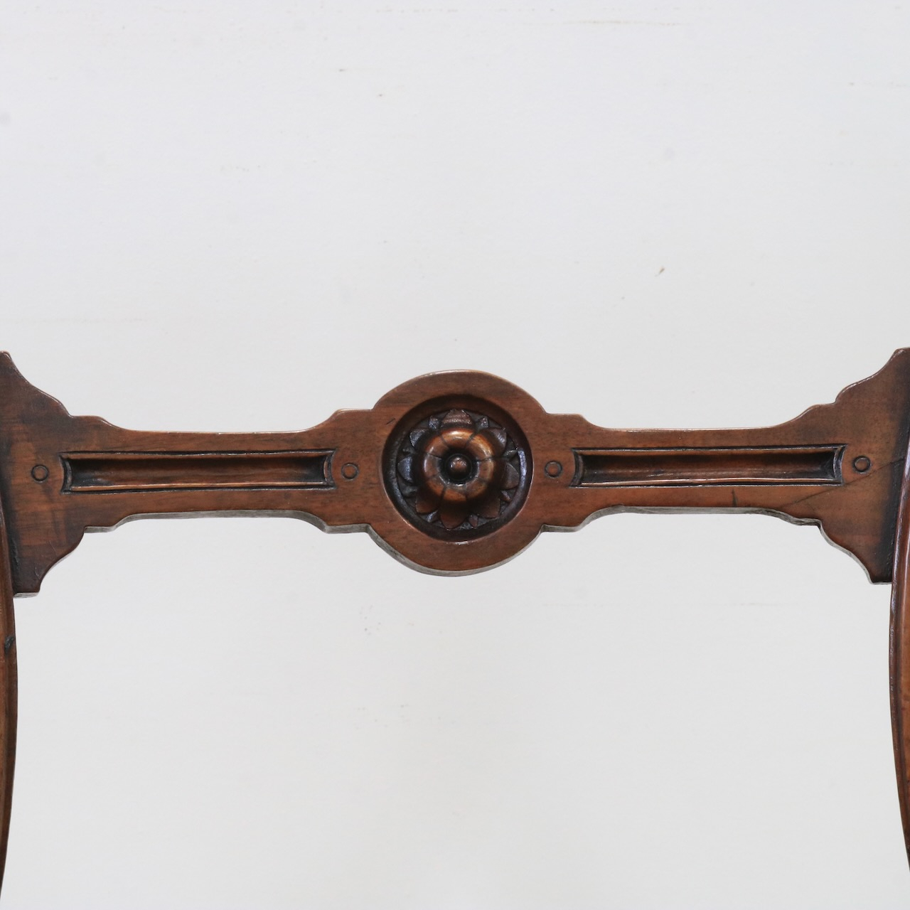 バルーンバックチェアー