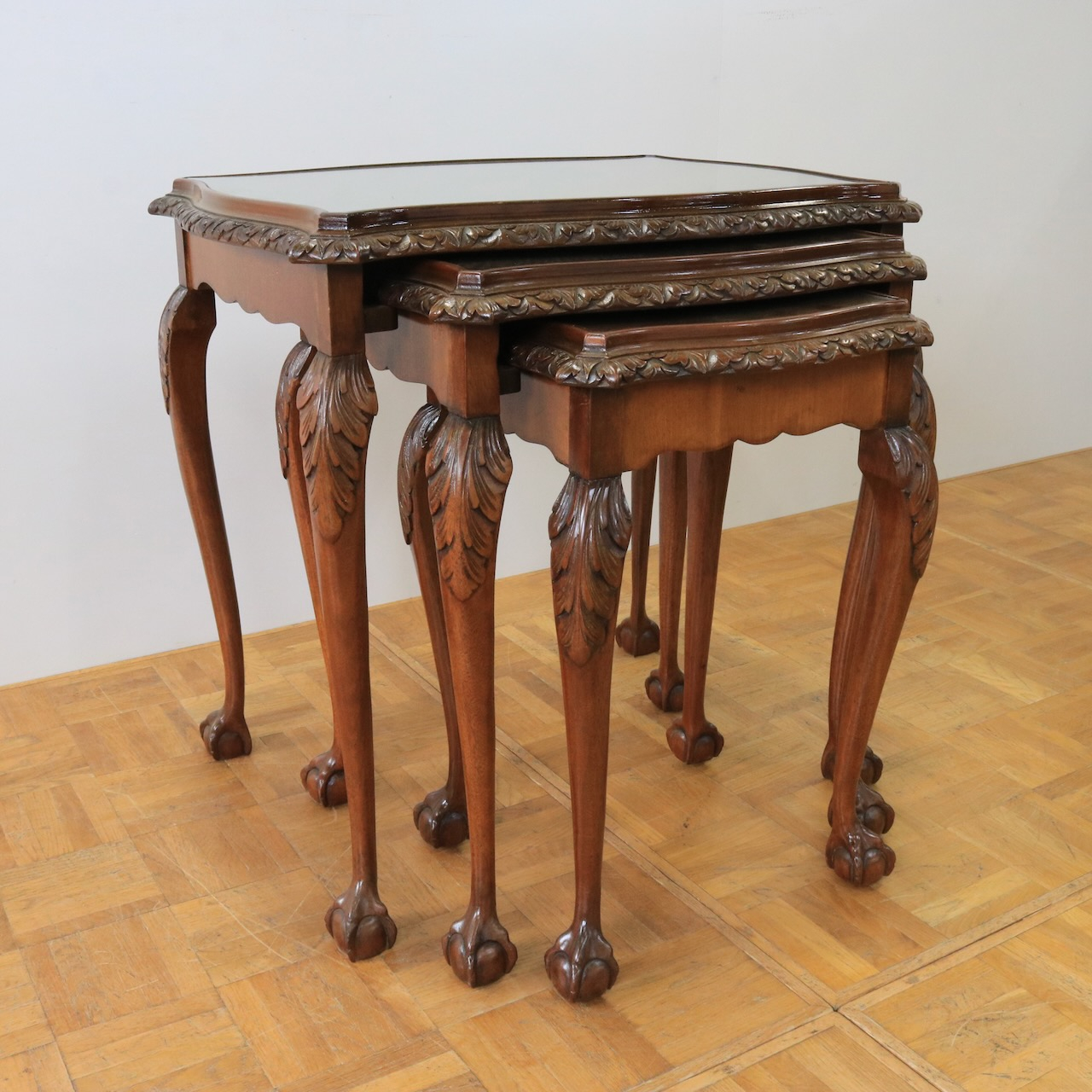 ネストテーブル