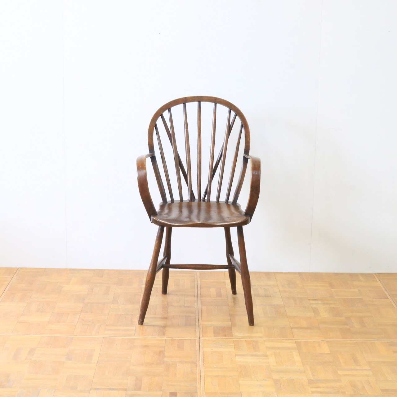 アームチェアー