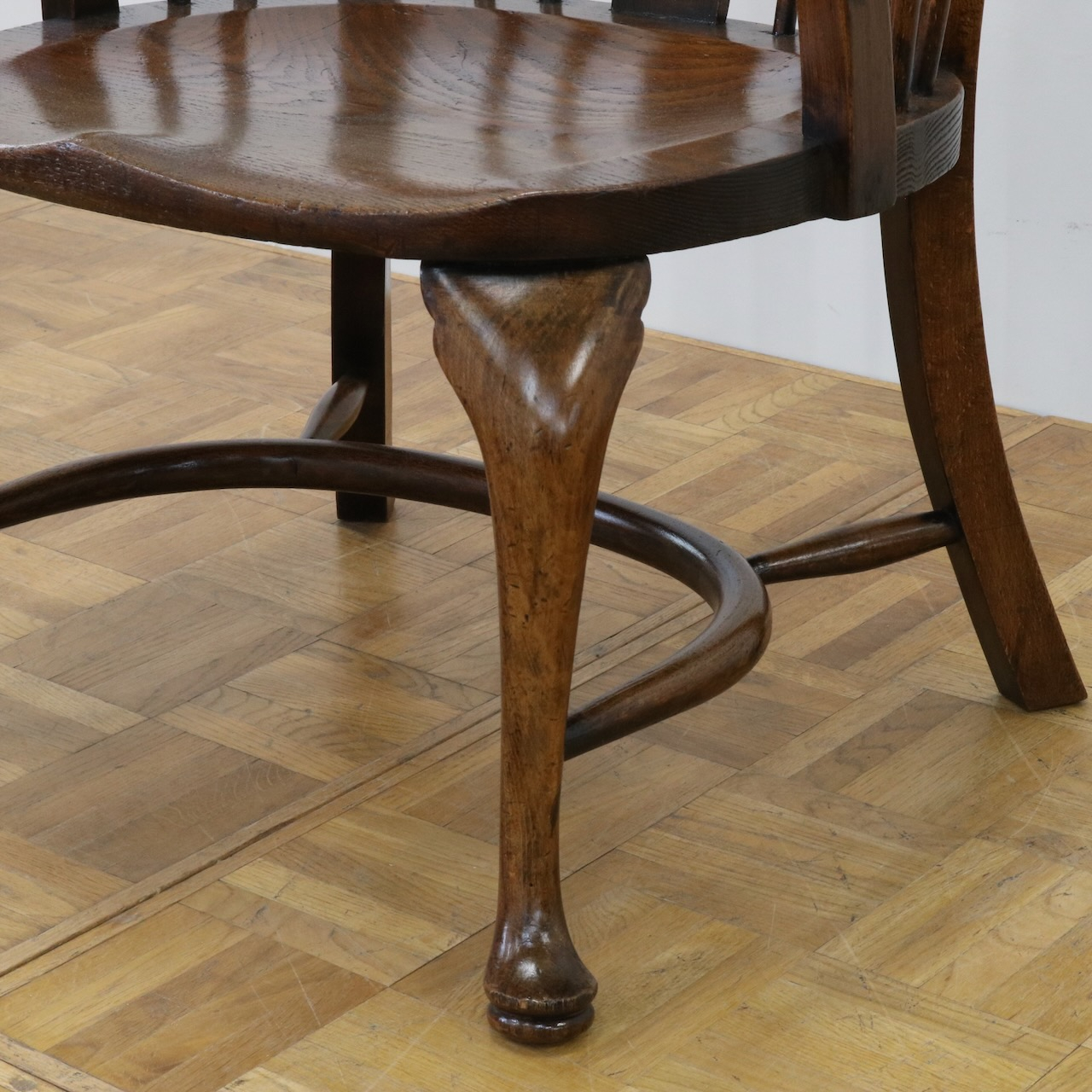 アームチェアー