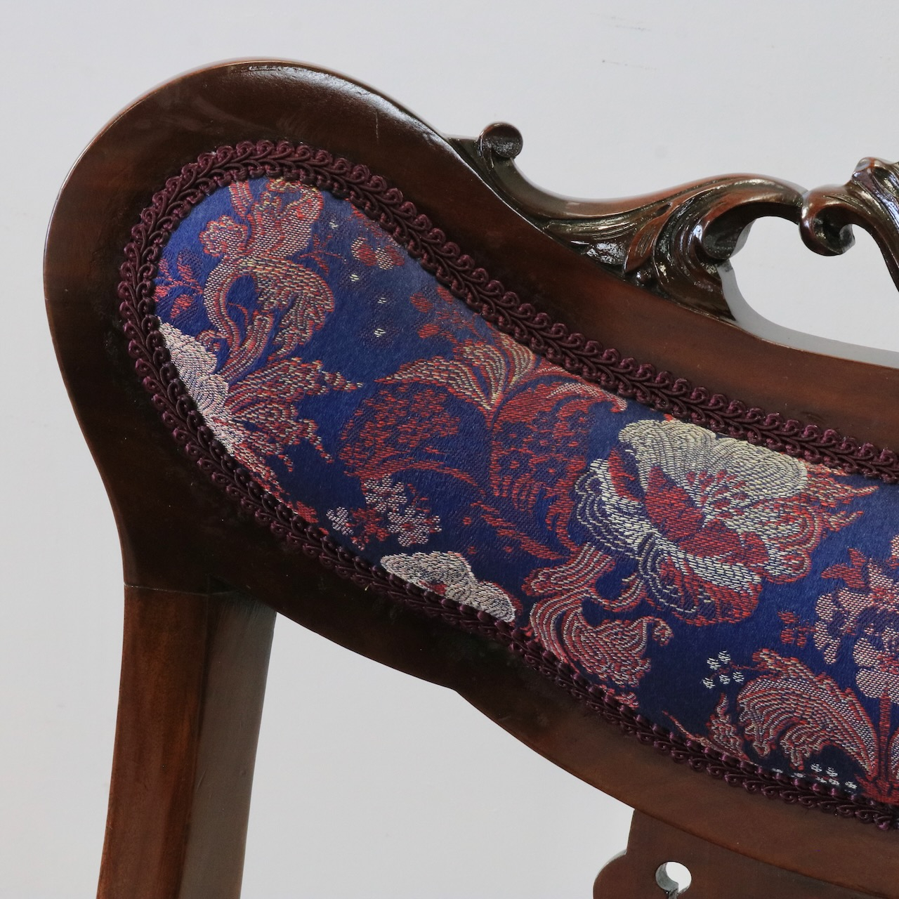 アームチェアー