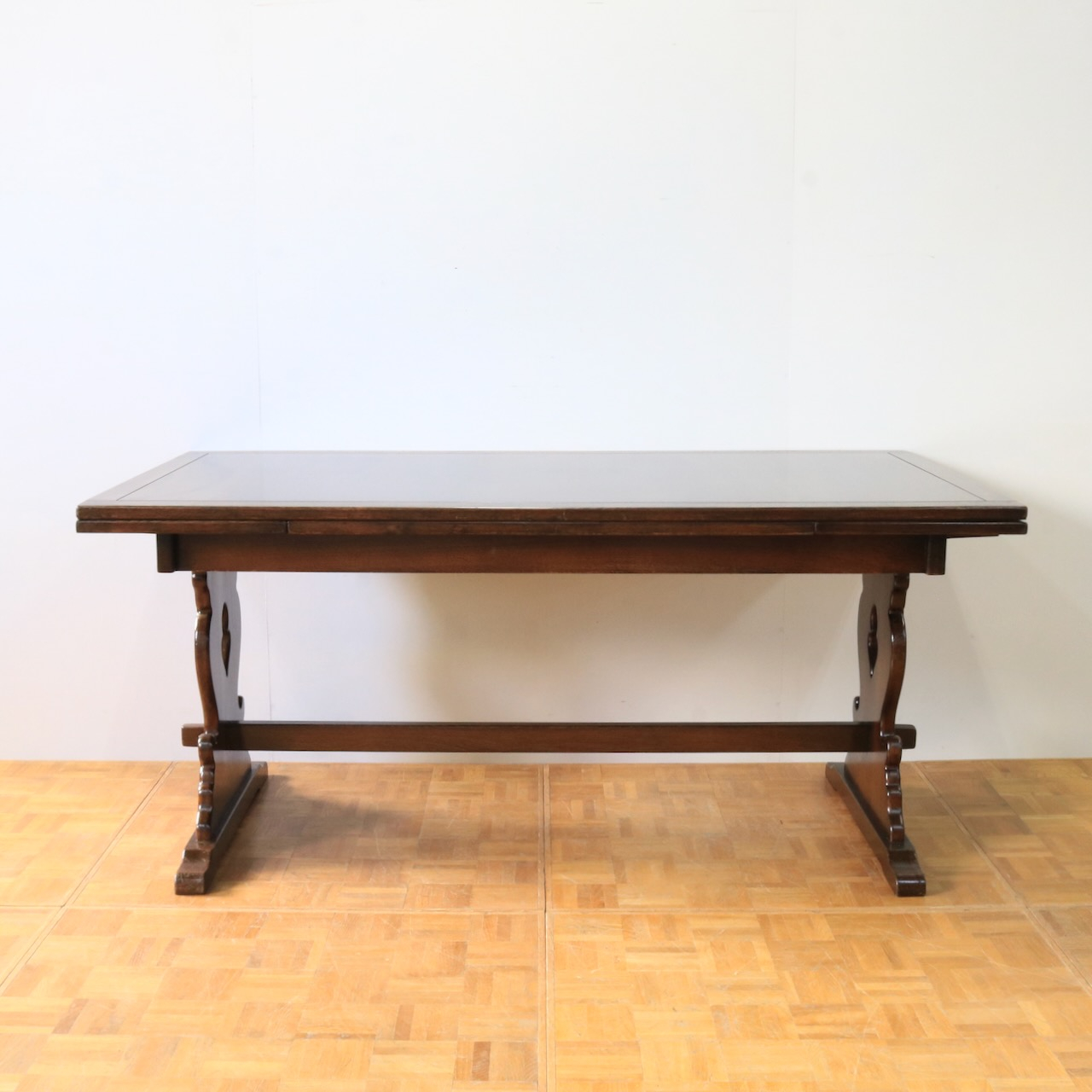 ドローリーフテーブル