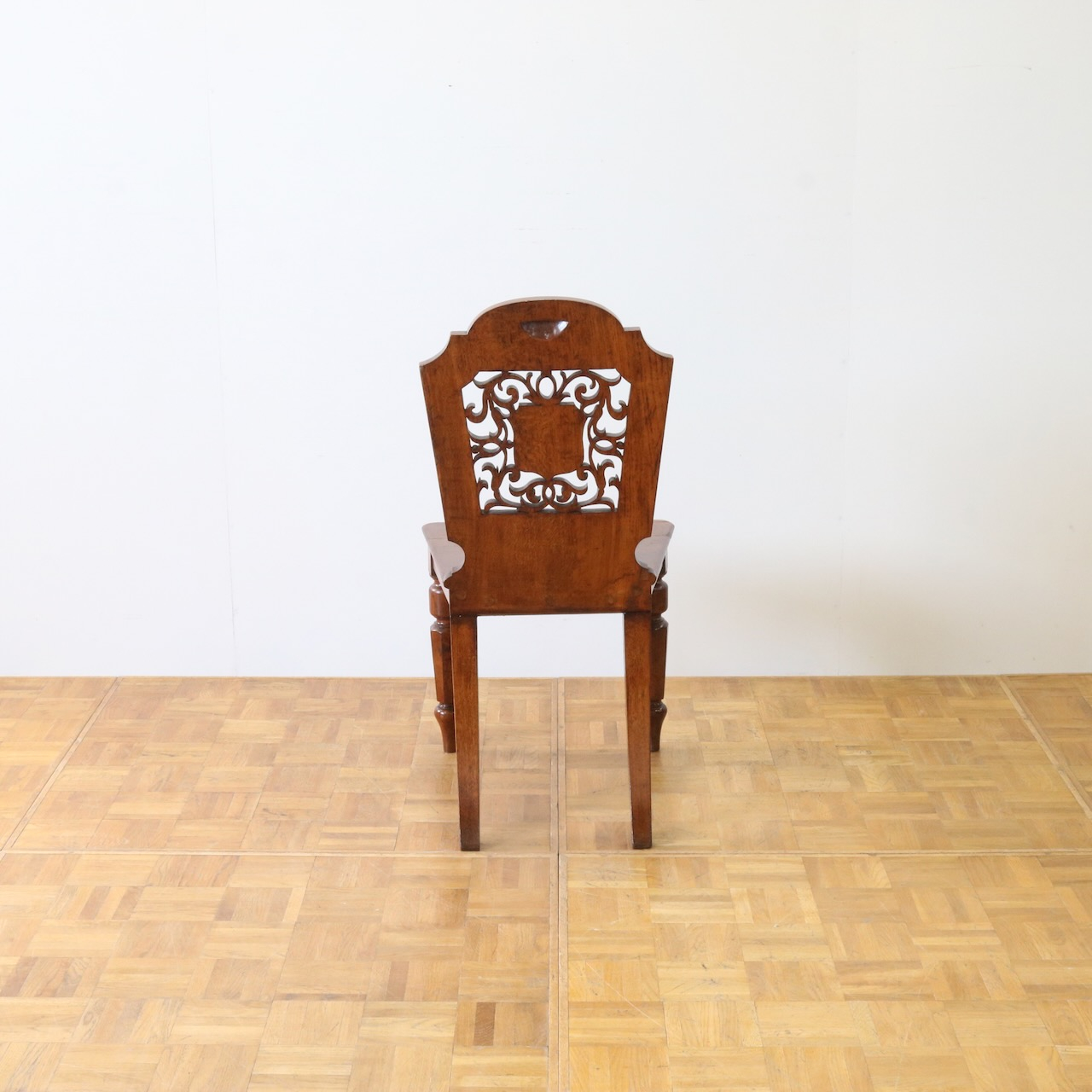 ホールチェアー