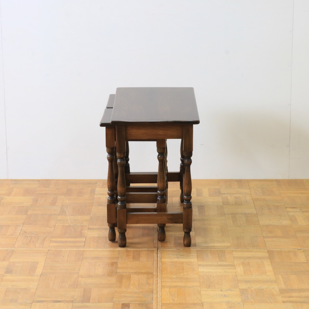 ネストテーブル