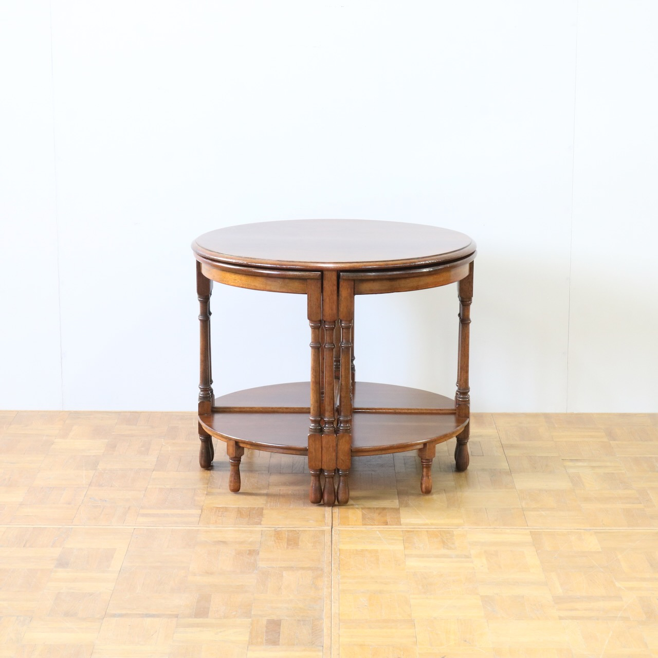 ネストテーブル