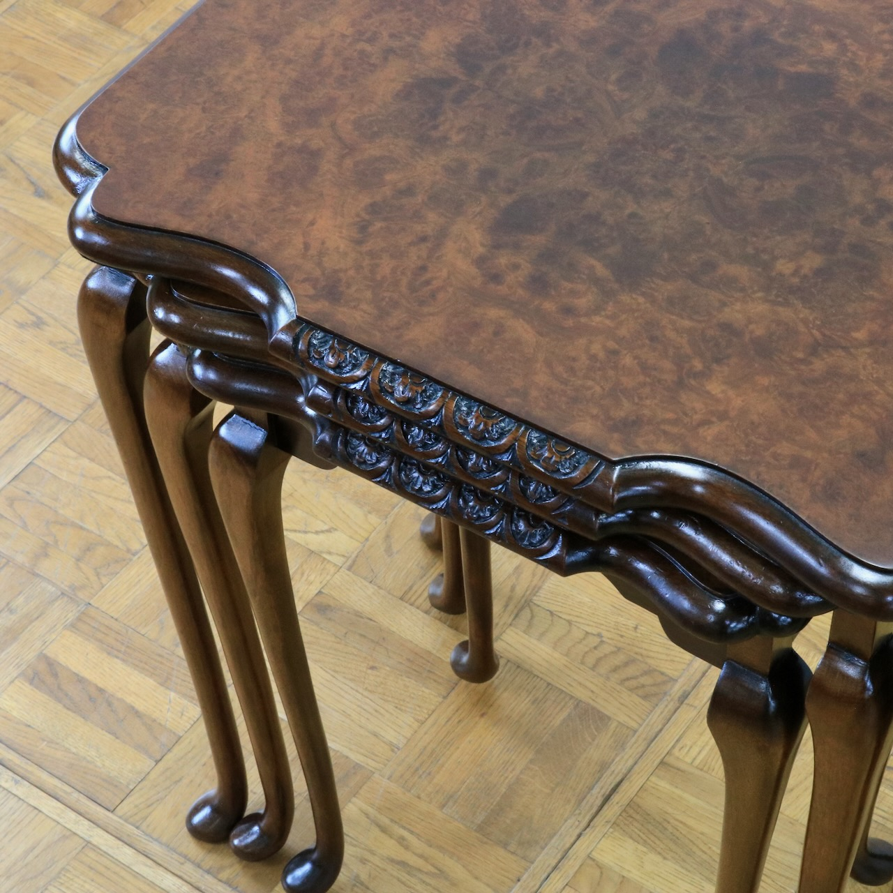 ネストテーブル