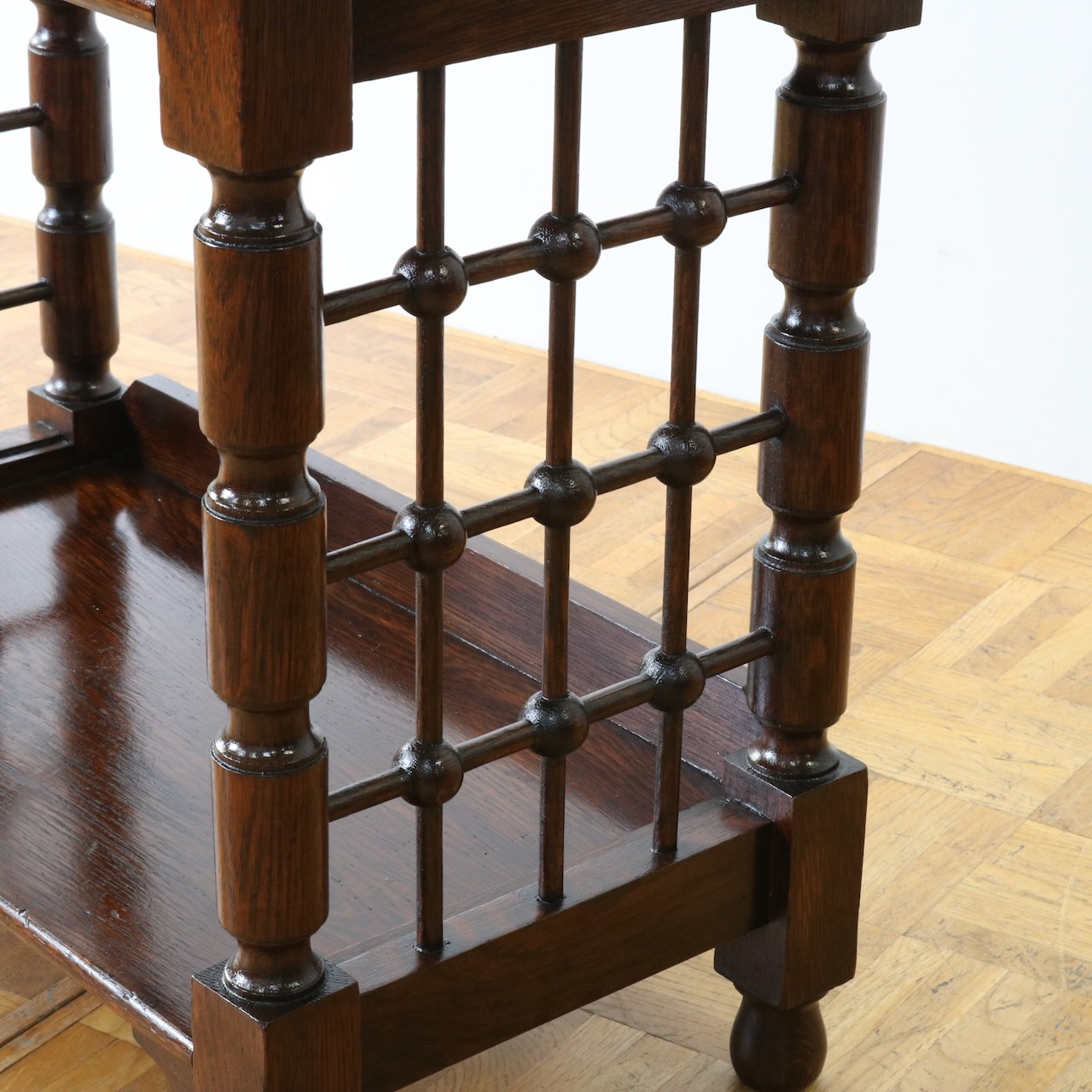 サイドテーブル