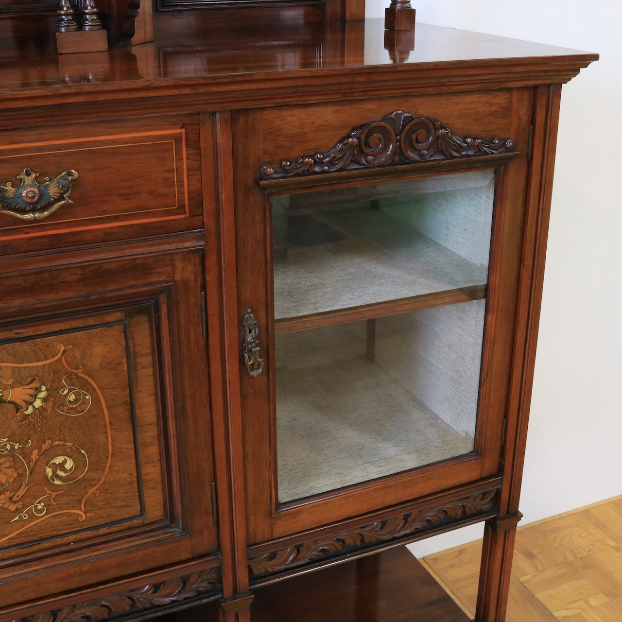 ミラーバックサイドボード