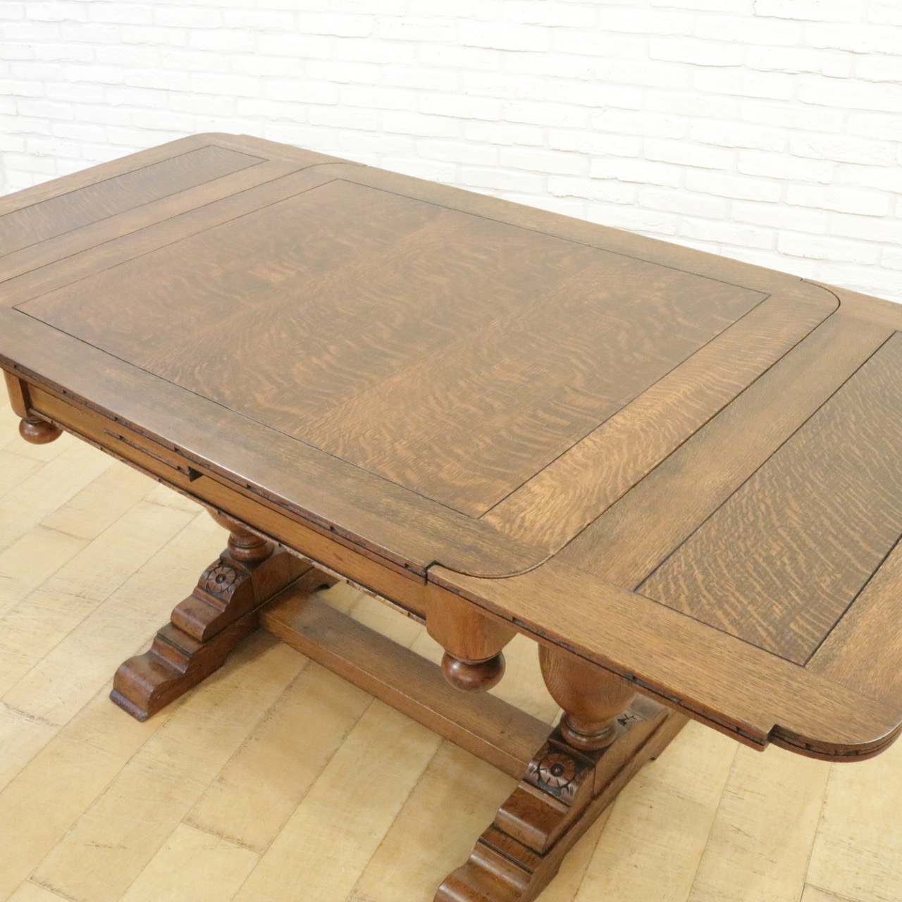 ドローリーフテーブル