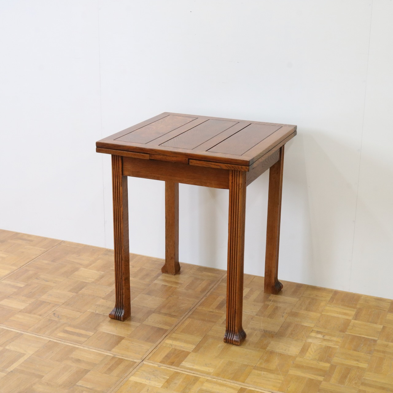 ドローリーフテーブル