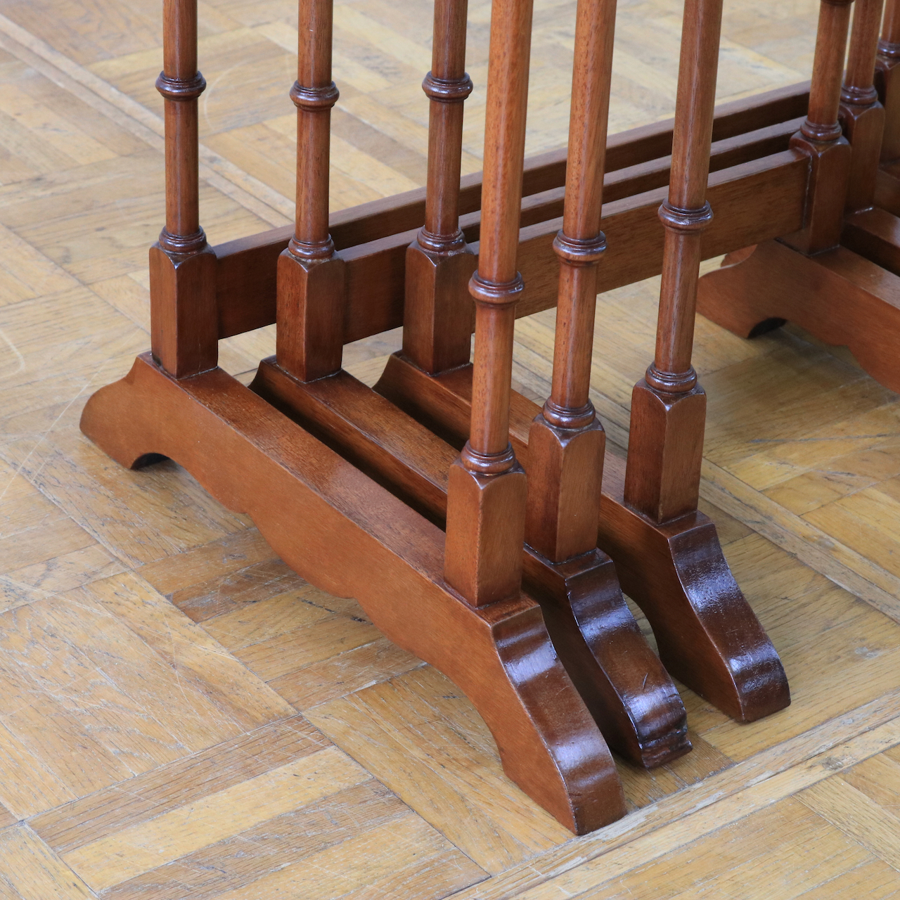 ネストテーブル