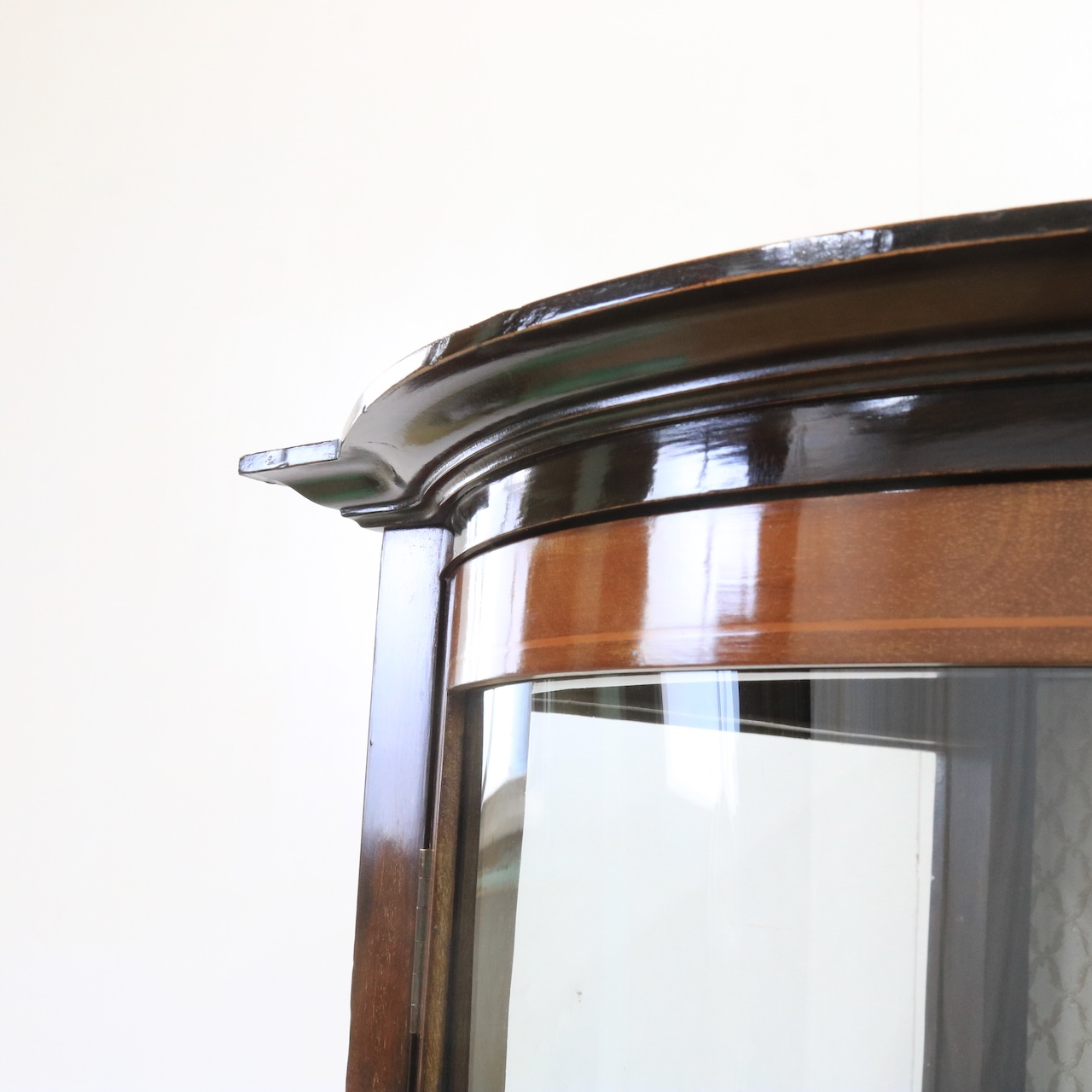 グラスキャビネット