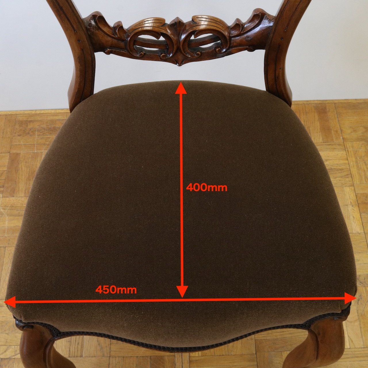 バルーンバックチェアー