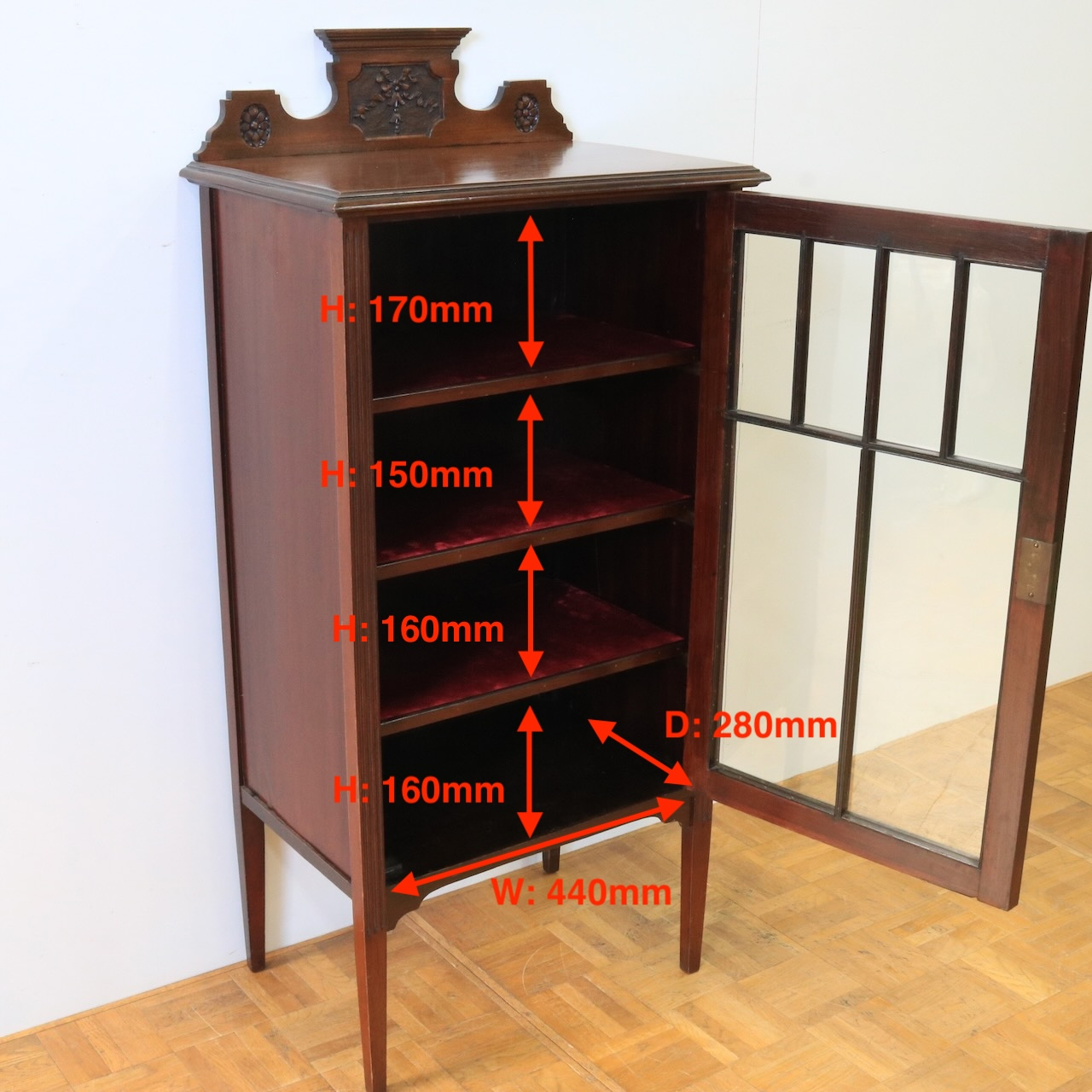 グラスキャビネット