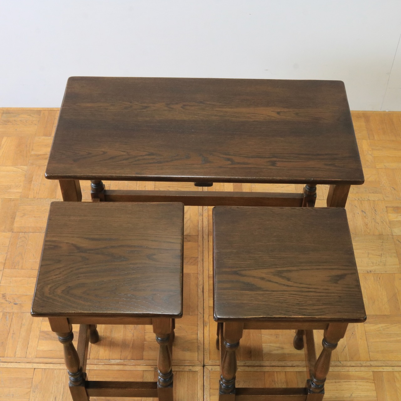 ネストテーブル