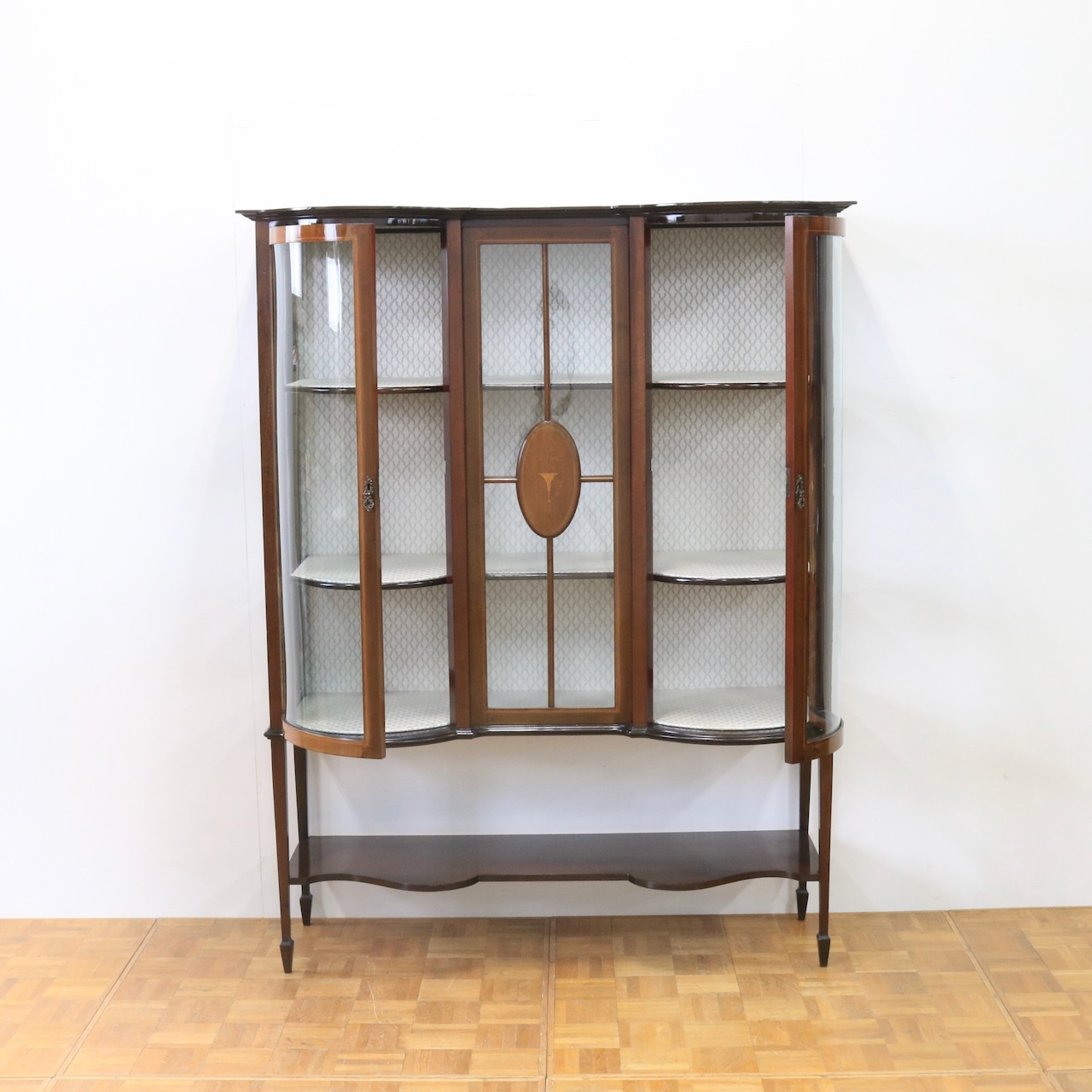 グラスキャビネット