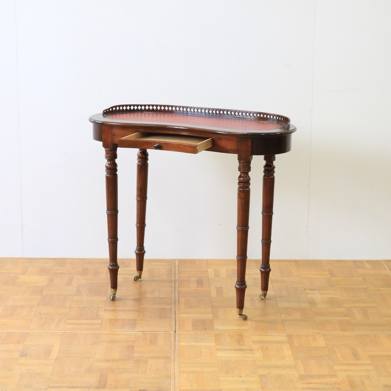 ライティングテーブル