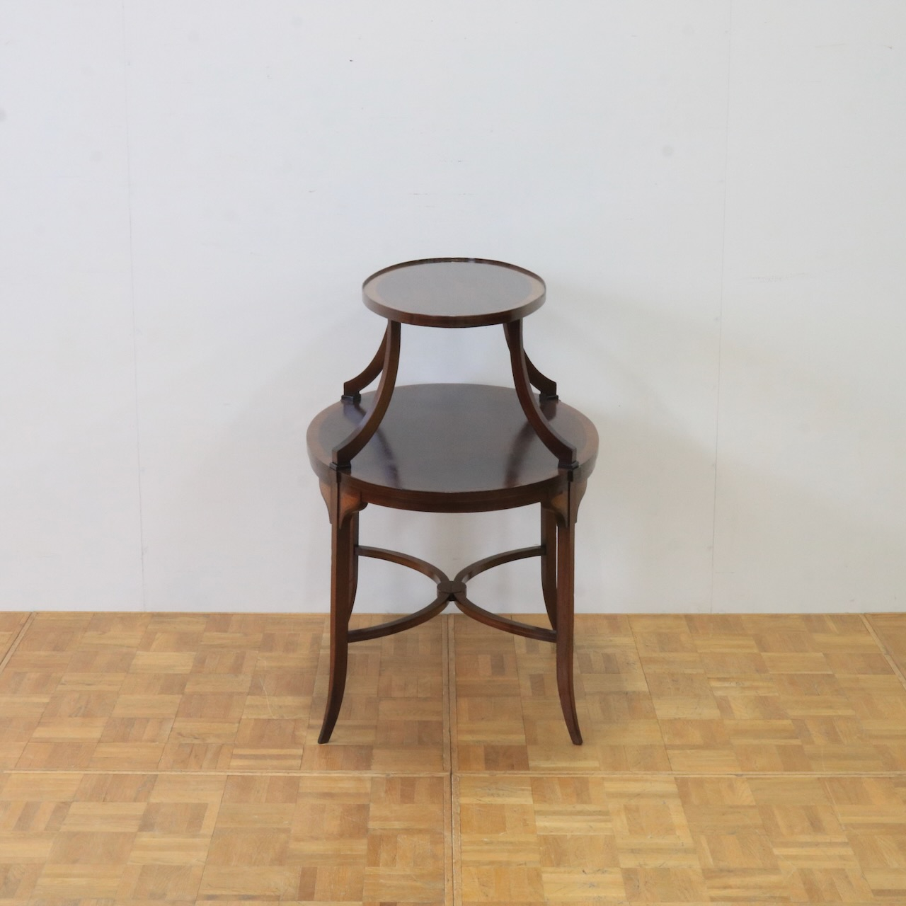 ダムウェイターテーブル