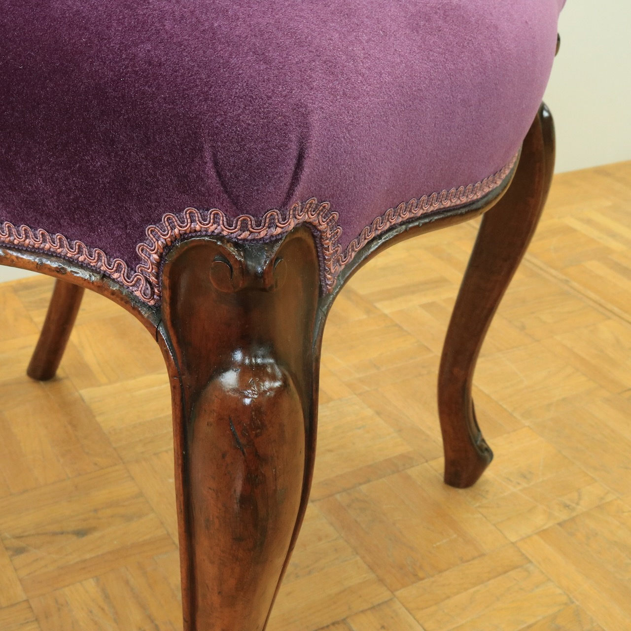 バルーンバックチェアー