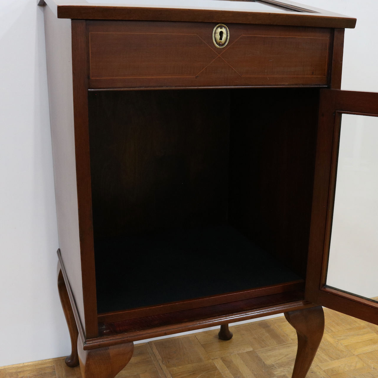 ジュエリーキャビネット