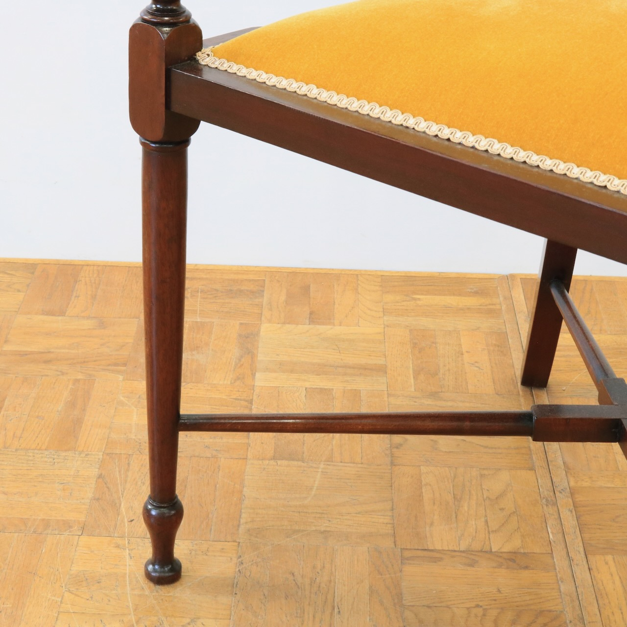 アームチェアー