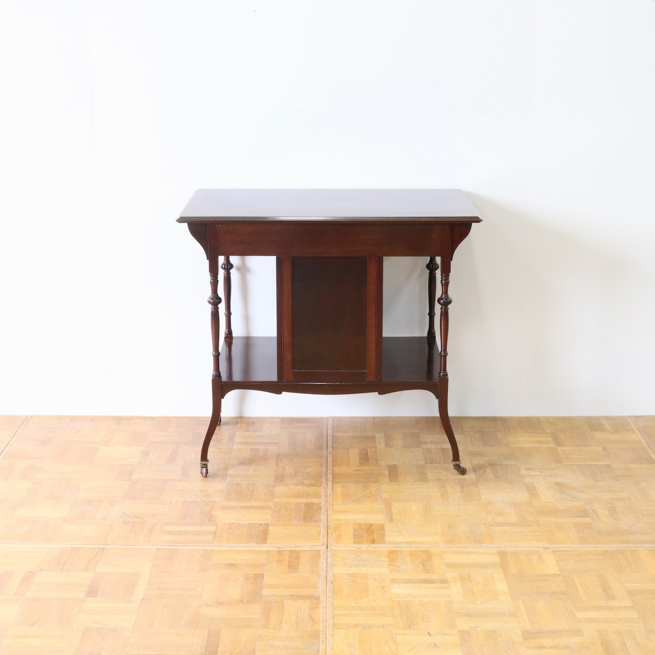 サイドテーブル