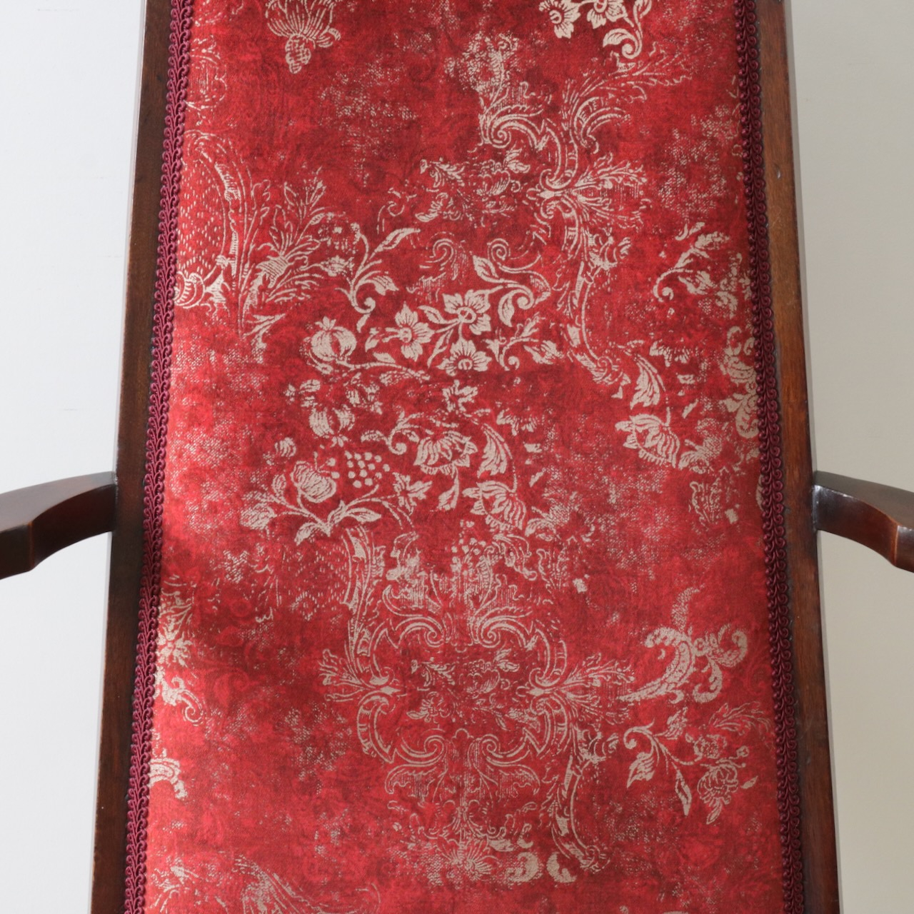 アームチェアー