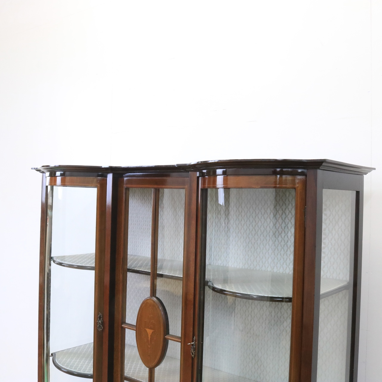 グラスキャビネット