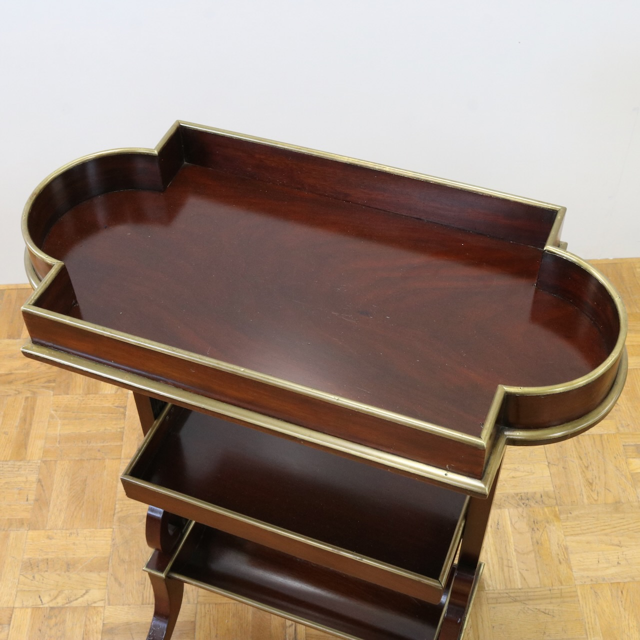 サイドテーブル