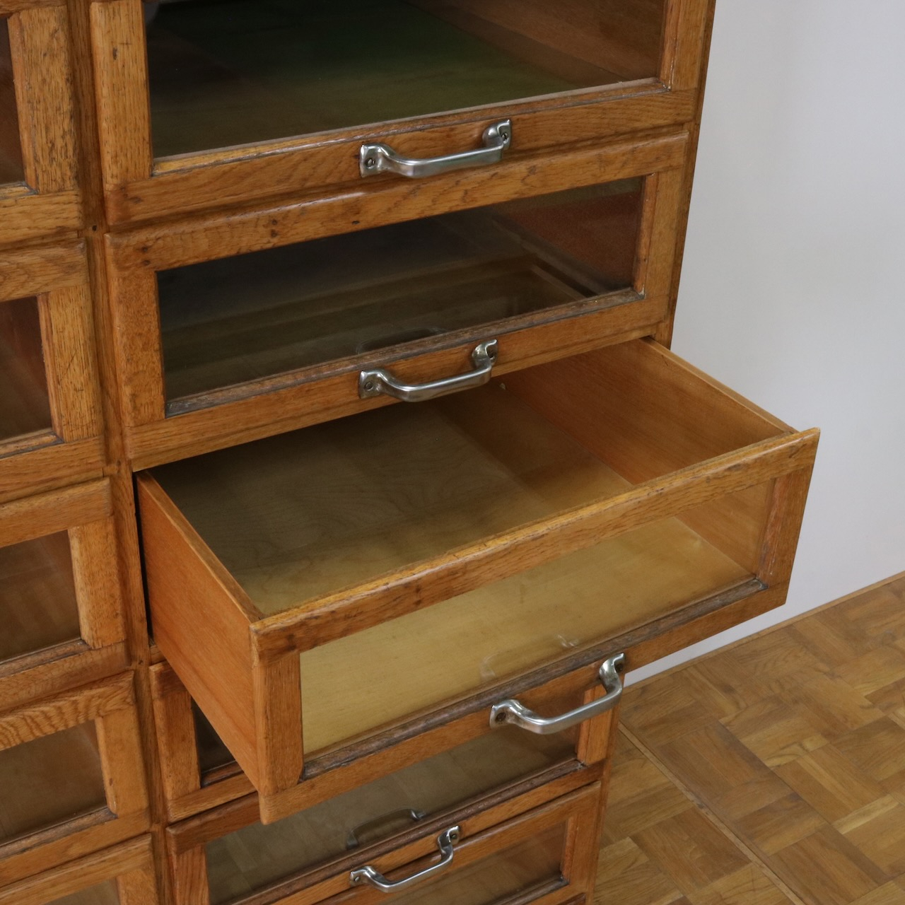 シャツキャビネット