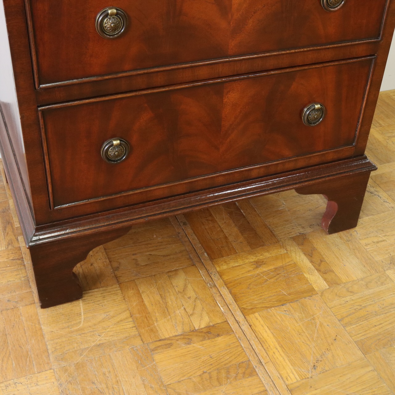 ベッドサイドチェスト