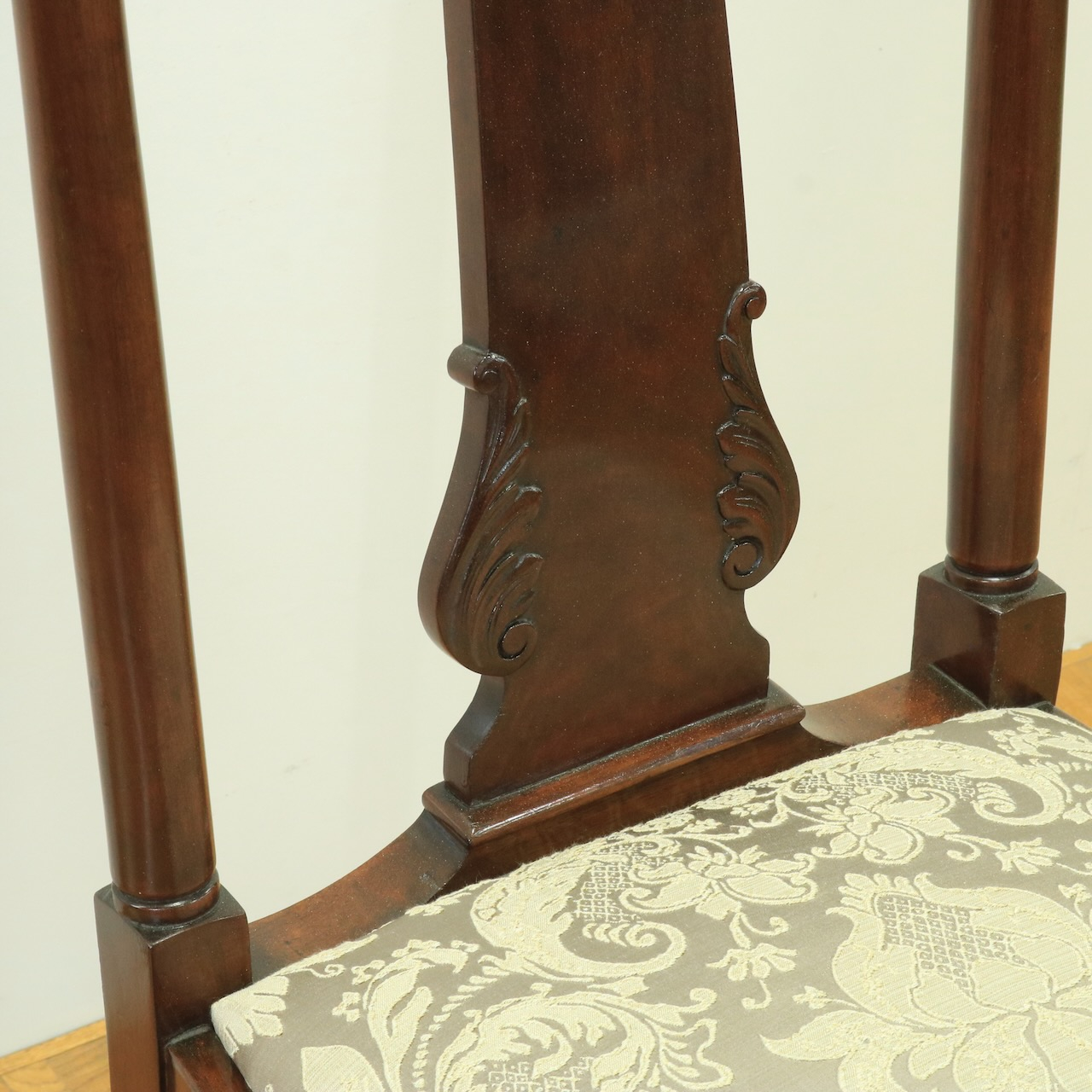 クイーンアンチェアー